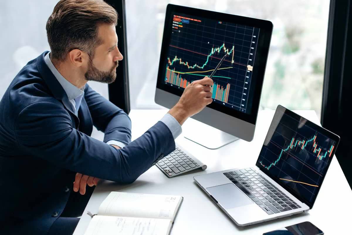You are currently viewing What Are the Factors to Consider When Choosing a Forex Broker for Trading in 2024?