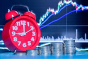 Read more about the article What are the Factors to Consider When Choosing the Timeframe for Forex Trading Analysis in 2024?
